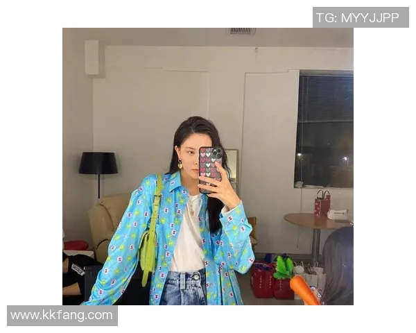 《明星们纷纷晒出度假照 网友热议谁才是最潮的度假达人》